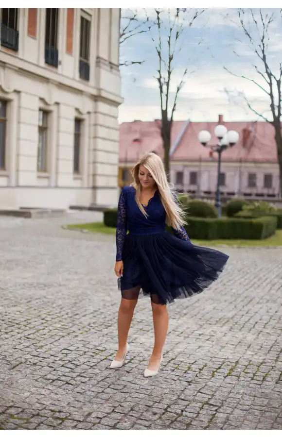 Sukienka świetnie sprawdzi się na weselu, studniówce, sylwestrze i dowolnej imprezie.