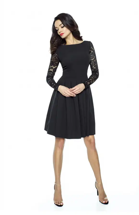 Czarna sukienka midi z długimi rękawami to definicja ponadczasowej elegancji.